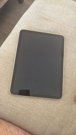iPad 10th Generation 64GB WiFi – Great Condition