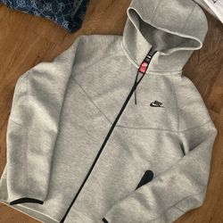 Grey Nike Tech Size M