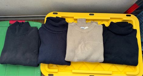 Women’s four sweaters, extra large Women’s four sweaters, extra large