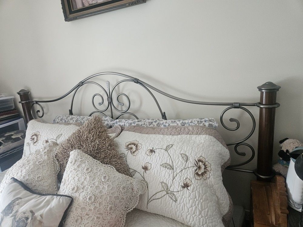 Metal/Wood King Bed Frame