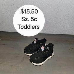 Toddler Adidas Ultra boost Sz. 5c