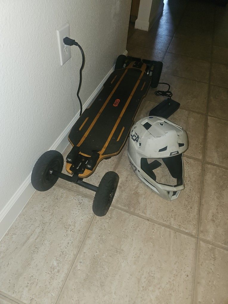 Meepo Hurricane Bambo Eletric Skateboard/LEATT helmet