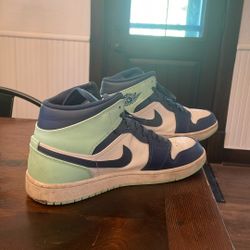 Jordan 1 Mid