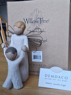 Guardian Angel Willow Tree® Angel Sculpted by Susan Lordi