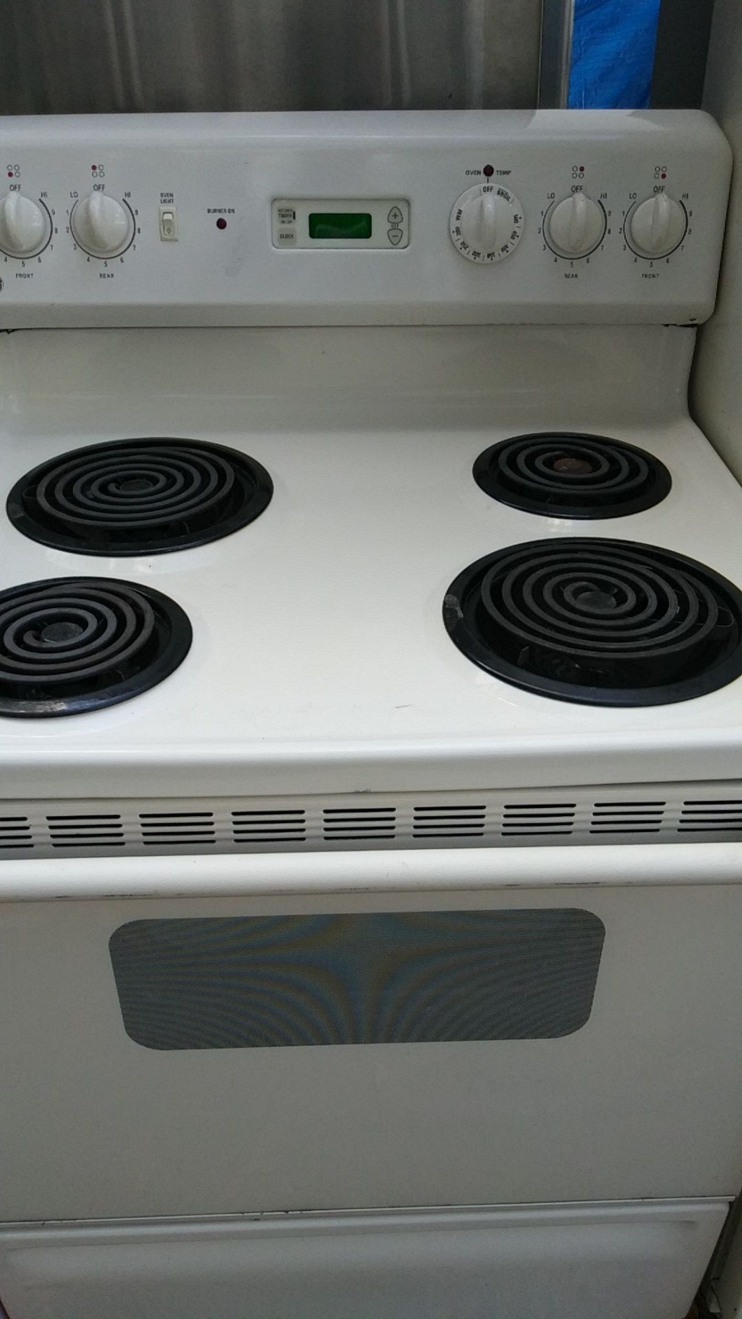 Estufa y nevera. Refrigerator and stove set Appliances