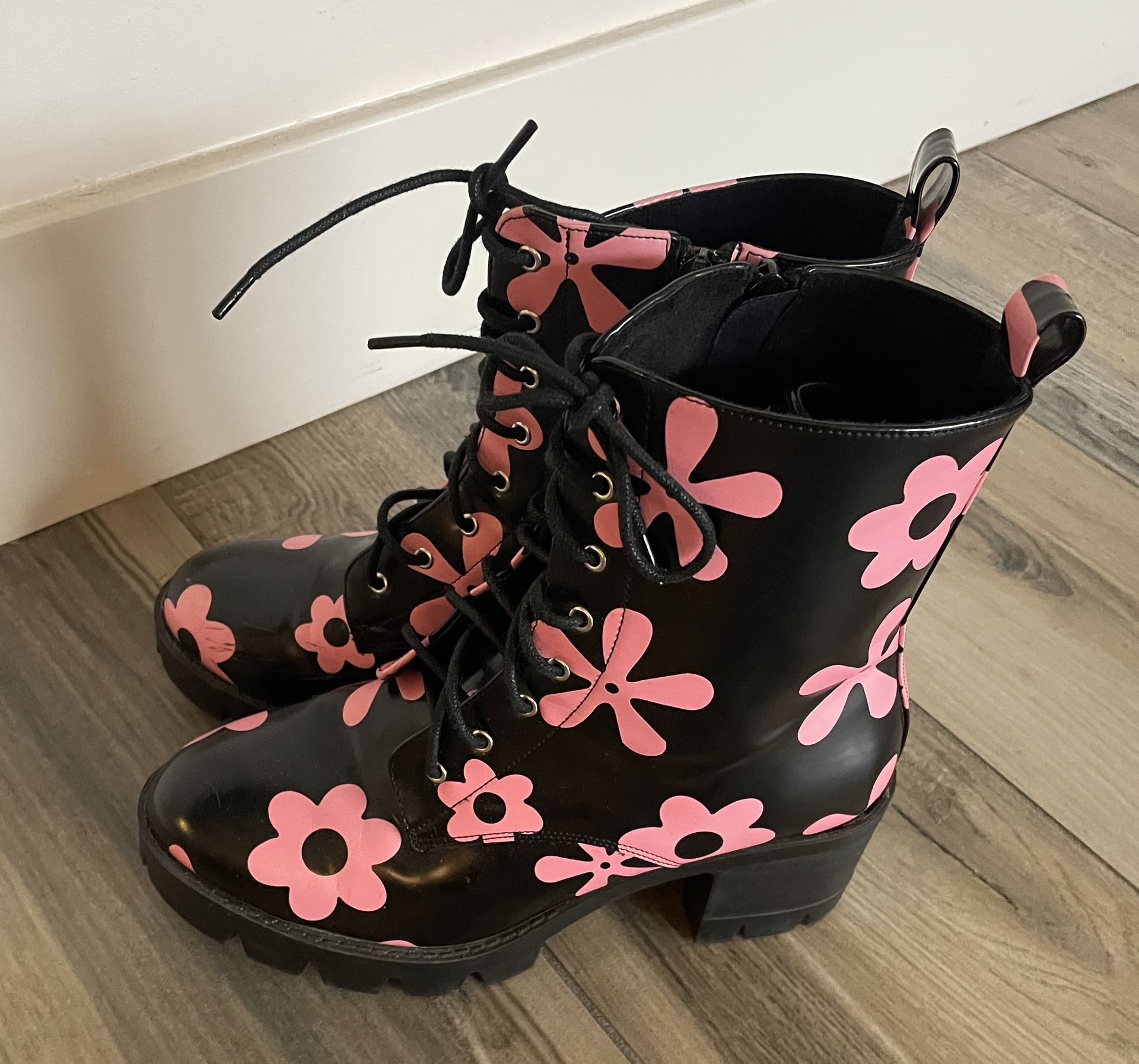 Allegra K Women's Printed Platform Round Toe Lace Up Chunky Heel Combat Boots in black With Pink Flowers — So Adorable!!