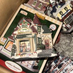 Many Christmas Mini Houses