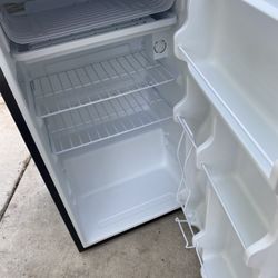 Arctic King Mini Fridge 