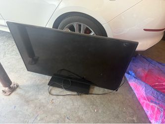 43 inch Insignia flat screen TV with remote