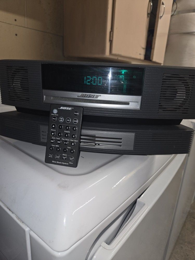 Bose Wave Music System AM/FM Radio w/CD Player & 3-Disc Multi CD Changer