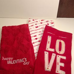 Set of 3 Valentine's Day Themed Decorative Towels
