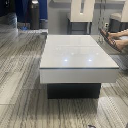 Coffee table & 2 End Table 