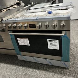 New Stainless Steel Electrolux 36” Range Stove Dual Fuel ( 6 Burners )