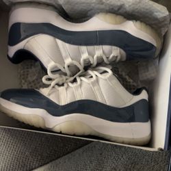 Air Jordan low 11s Size 9