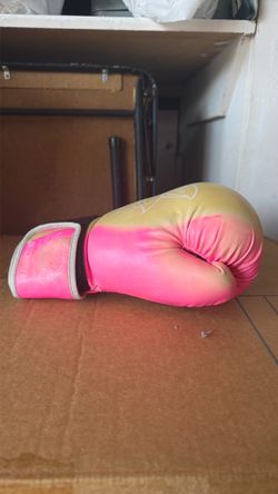 Pair of boxing glove