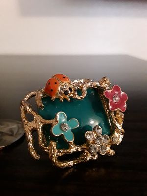 Photo BEAUTIFUL LADY BUG STRETCHE RING SWEET LOOKING!!!