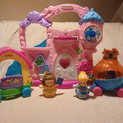 Fisher Price Disney Princess Cinderella and Belle parada floats and castle