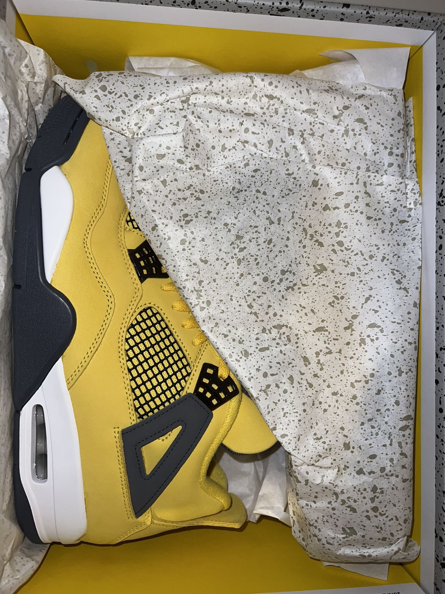 Jordan 4 Lightning SIZE 8.5 BRAND NEW