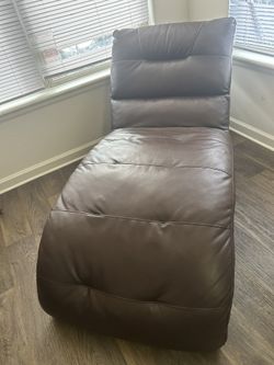 Leather Chaise Lounge – Comfortable and in Good Condition