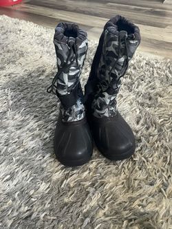 Kids Size 6 Snow Boots