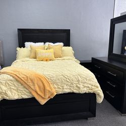 Black Queen 4 Piece Bedroomset