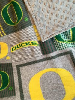 New Oregon Ducks adult blanket throw fleece and minky.