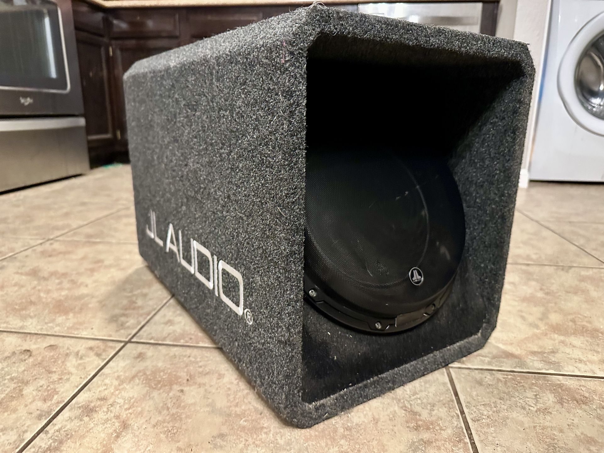 JL Audio HO112-W6v3 | Ported H.O. Wedge™ enclosure with one 12" W6v3 subwoofer