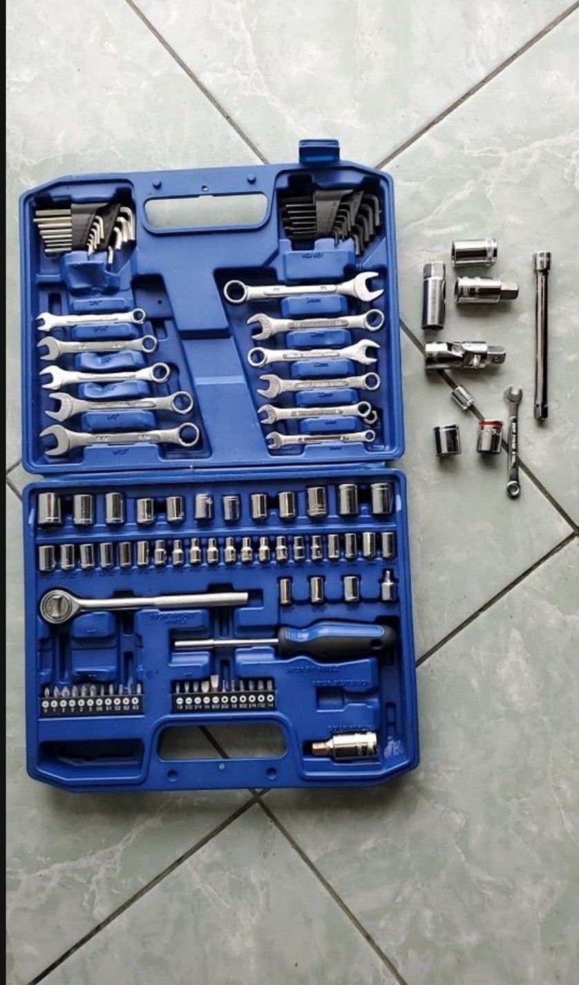 Hyper Tough Tool Set