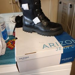 New Boots Size 7.5 M For 40.00