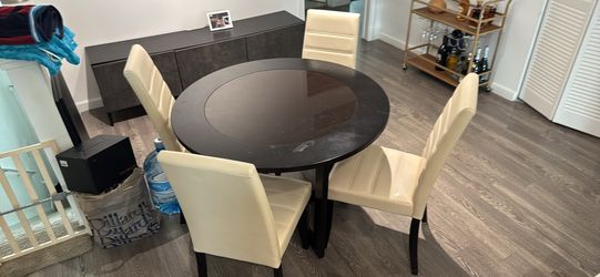 Round Dining Table With 4 Chairs