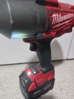 Milwaukee impact with battery