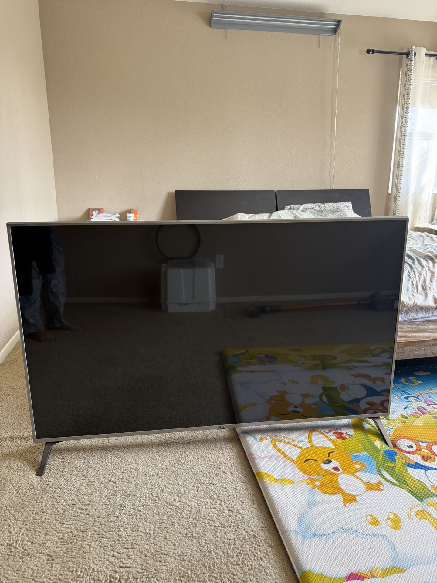 LG Smart TV 55”