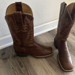 WOMEN’S WESTERN BOOT – BROAD SQUARE TOE SIZE 6 1/2