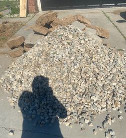 Concreto y piedras gratis. Free! Free!