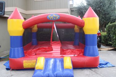 2 Jump house for partys