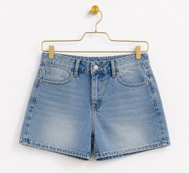 Light Wash High-Waisted Denim Shorts – NEW