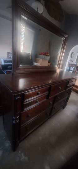 Dresser