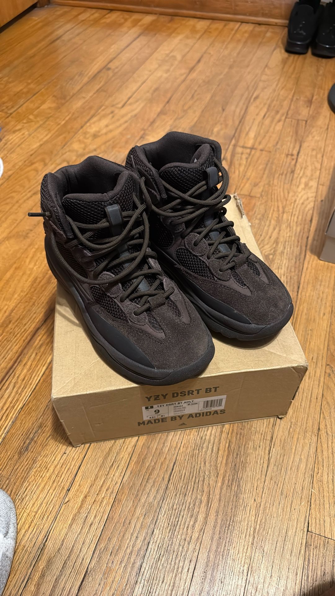 YEEZY Dsrt Boot “oil” Size 9