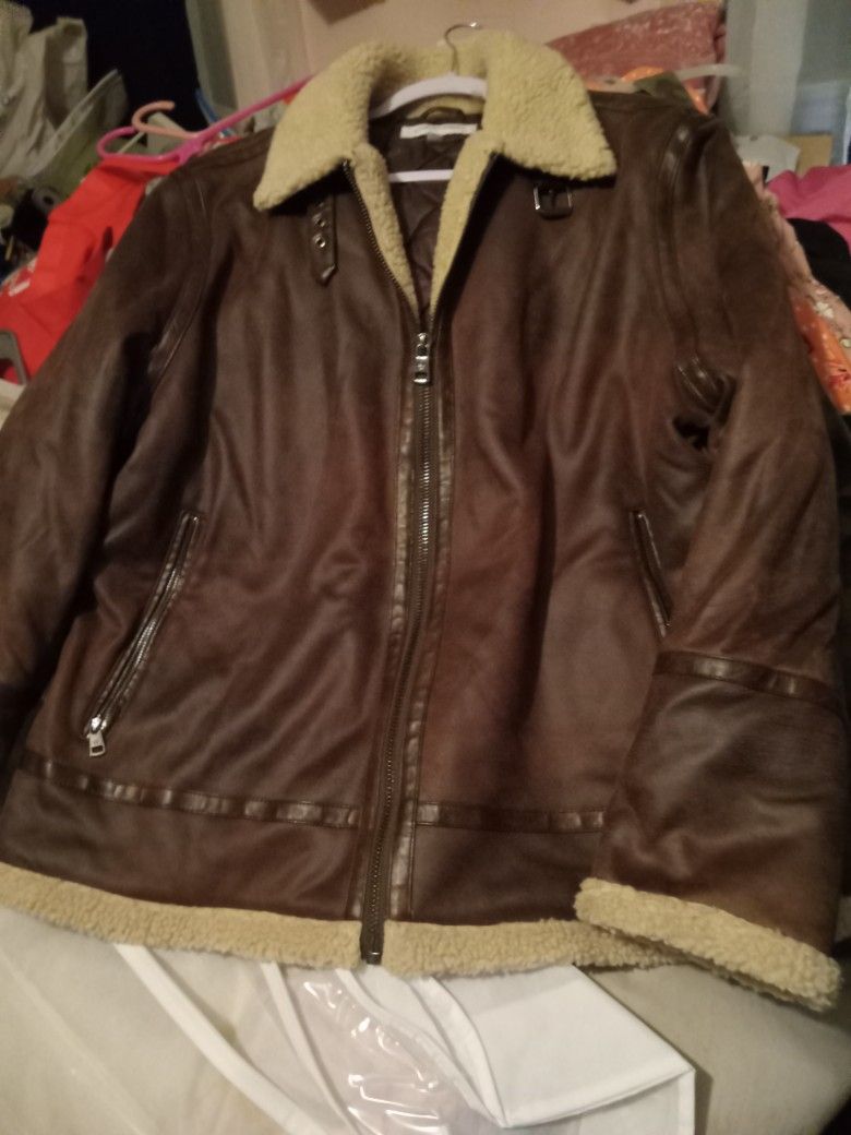 A leather jacket with inside pockets outside pockets.Zipper works correctly.Zipper on pockets fuzzy.Collar a great jacket for your man or for yourself,All Products : American Fashion Style Bags On Sale