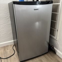 Galanz mini refrigerator fridge super cold