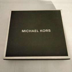 Michael Kors - Wallet With Box And Tags. NEW