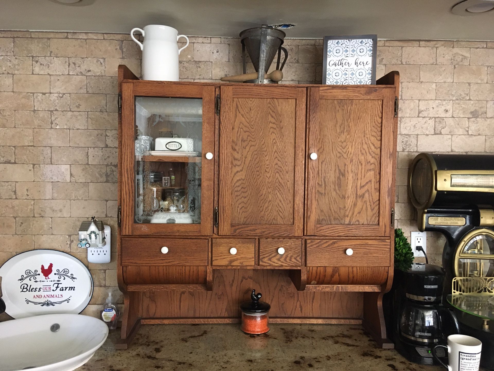 Antique Hoosier top bakers cabinet / hutch