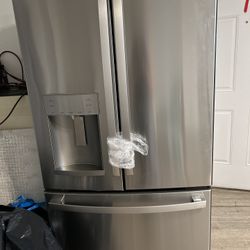 GE Fridge/refri