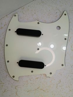 Fender Mustang Player 2 Pickguard W/B/W & Black Pickup Covers Set LIKE NEW!!
