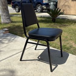Army Chair/ Sillas De Army/ Piel. 