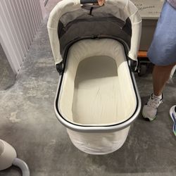 UPPAbaby Bassinet (White/Cream) - Fits VISTA & CRUZ!