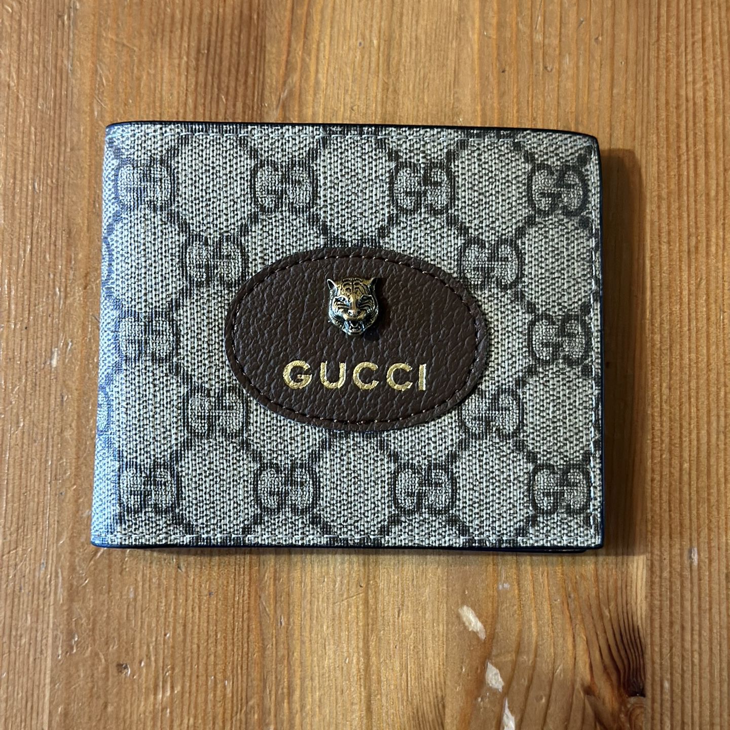 Gucci wallet ( NEO VINTAGE GG SUPREME WALLET )