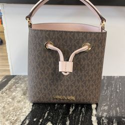 Michael Kors Small Smuri Bucket Bag 