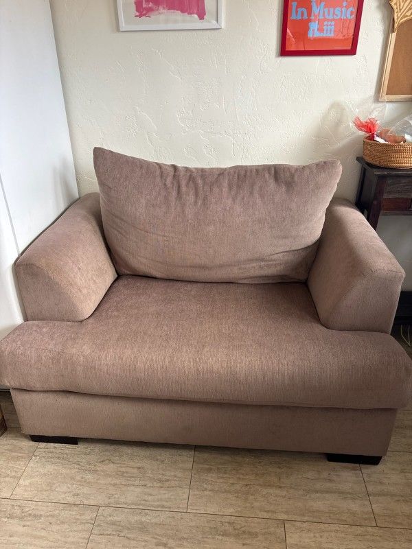Very Cozy Couch! Small Sofa. Sturdy Fabric. 52" x 36" - Clean, No Smoking/No Vaping