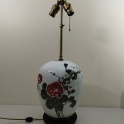 Antique Chinese Hand Painted Famille Rose Porcelain Ginger Jar Table Lamp
